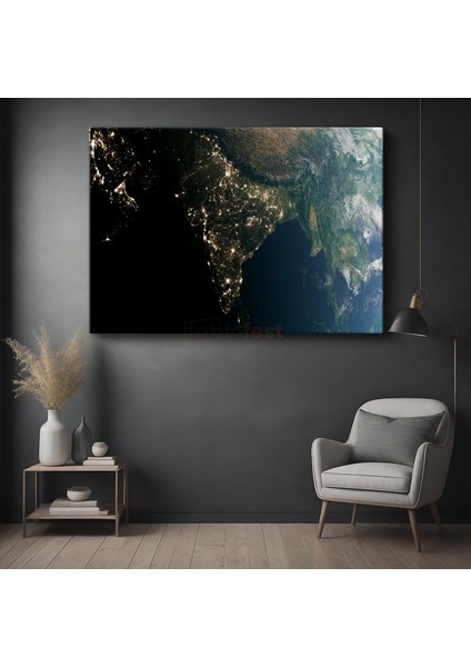 Dünya Gecesi - Uzaydan Görülen Işıklı Şehirler ve Kıtalar Kanvas Tablo