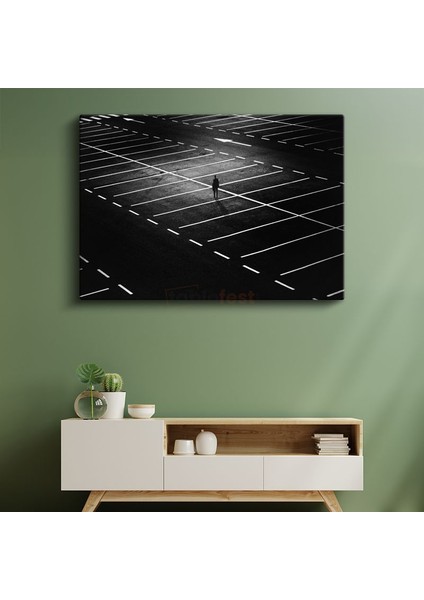 Yalnızlık - Boş Otoparkta Tek Figür Kanvas Tablo