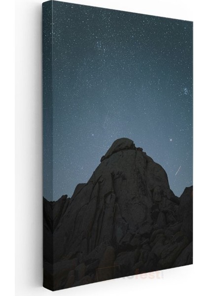 Yıldızlı Zirve - Gece Gökyüzü Altında Heybetli Kaya Formasyonu Kanvas Tablo modelleri