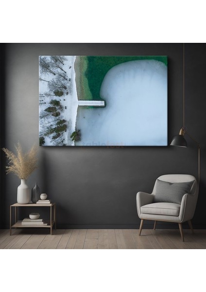Kış Manzarası - Donmuş Göl ve Karlı Orman Kanvas Tablo