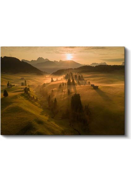 Sisli Tepeler - Gün Doğumunda Altın Işıklarla Aydınlanan Vadi Kanvas Tablo fiyatları