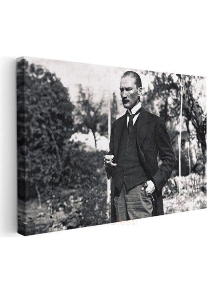 Bahçede Atatürk - Siyah Beyaz Klasik Portre Kanvas Tablo modelleri