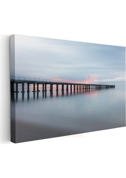 Minimalist Iskele - Durgun Sularda Sonsuzluğa Uzanan Yol Kanvas Tablo modelleri