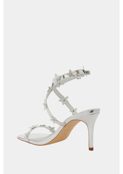The Analia Kadın Metalik Gümüş Çiçekli Sandalet indirimleri
