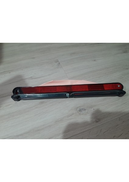 Oto Reflektör Üçgen Reflektör Metal Ayaklı Katlanabilir Kutulu modelleri