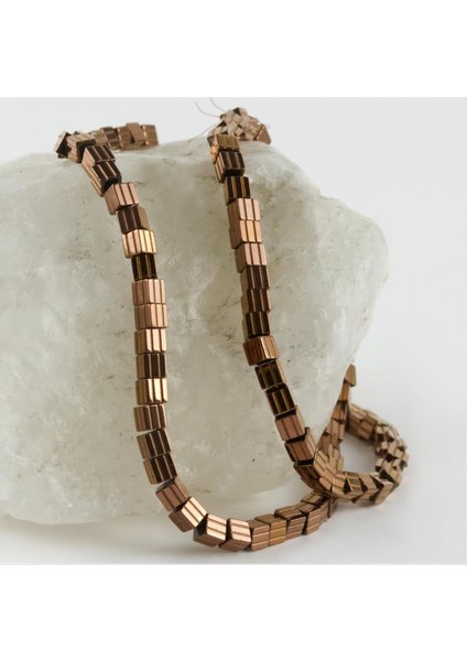 4 mm Çizgili Küp Figürlü Hematit Taşı