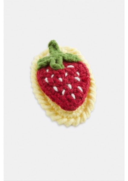 El Yapımı Çilek Işlemeli Örgülü Çıtçıtlı Toka