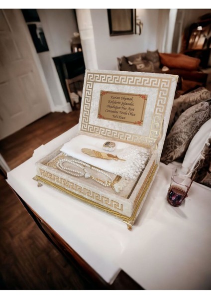 Kişiye Özel Reşal Ayaklı Kutulu Orta Boy Kur'an-I Kerim (Krem) indirimleri