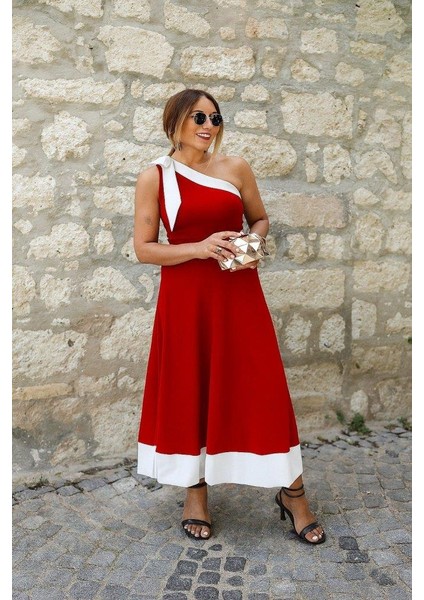 Kadın Tek Omuzu Açık Omuzlardan Kurdela Detaylı Çift Renkli Ithal Krep Elbise