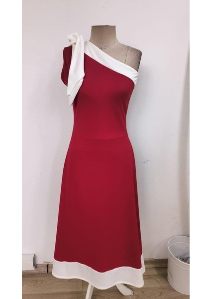 Kadın Tek Omuzu Açık Omuzlardan Kurdela Detaylı Çift Renkli Ithal Krep Elbise fırsatları