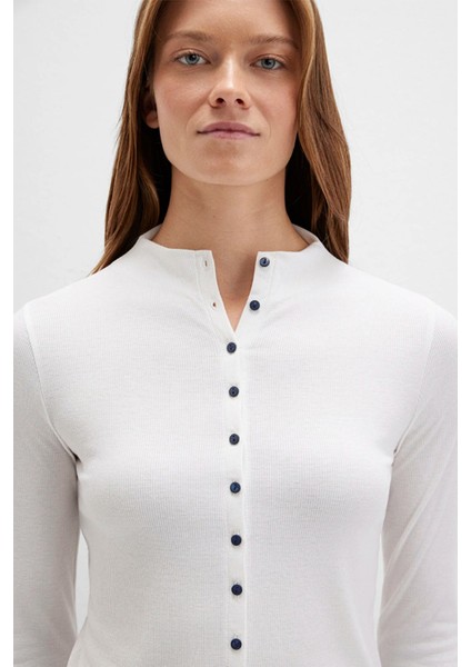 Kadın Düğme Detaylı Ekru Tişört 1613695-70057 modelleri