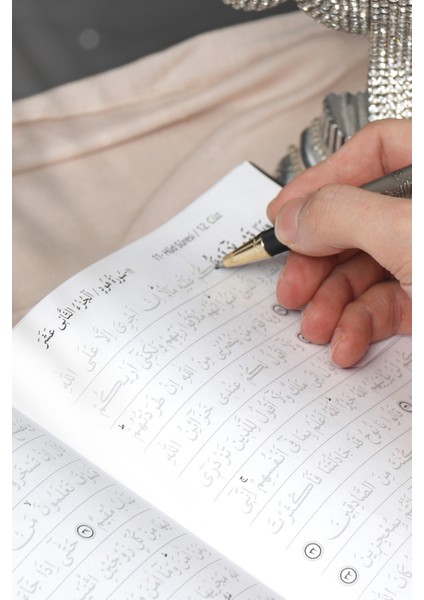 Kalem ile Yazılabilen Gölgeli Kuranı Kerim Siyah Kapak ve Silinebilir Kalem fırsatları