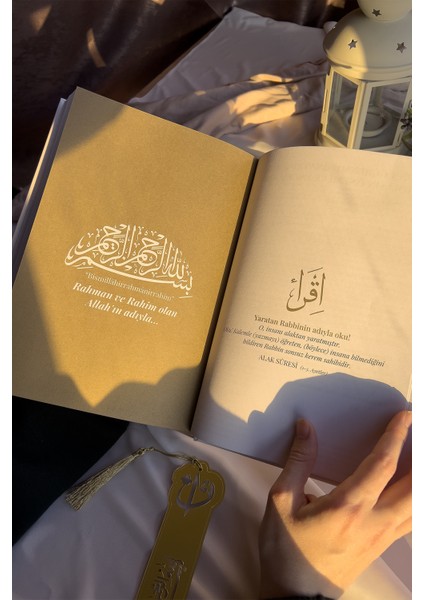 Kalem ile Yazılabilen Gölgeli Kuranı Kerim Siyah Kapak ve Silinebilir Kalem