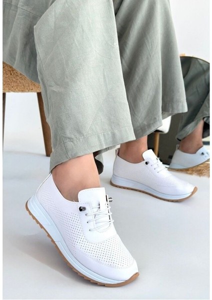 Beyaz Cilt Bağcıklı Spor Ayakkabı 261009 38