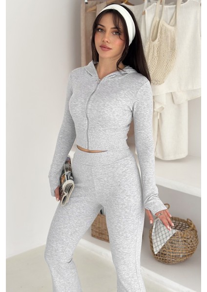 Kadın Likralı Fermuarlı Takım – Cesur & Vücuda Oturan Stil