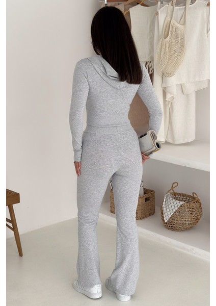 Kadın Likralı Fermuarlı Takım – Cesur & Vücuda Oturan Stil modelleri