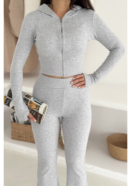 Kadın Likralı Fermuarlı Takım – Cesur & Vücuda Oturan Stil