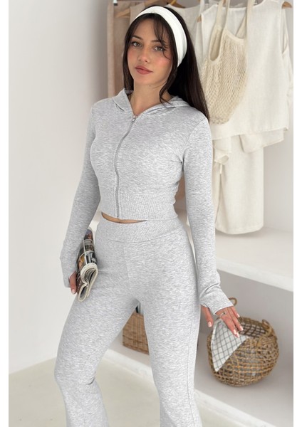 Kadın Likralı Fermuarlı Takım – Cesur & Vücuda Oturan Stil