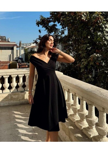 Kadın Kısa Kollu Kruvaze Yaka Eteği Volanlı Krep Elbise