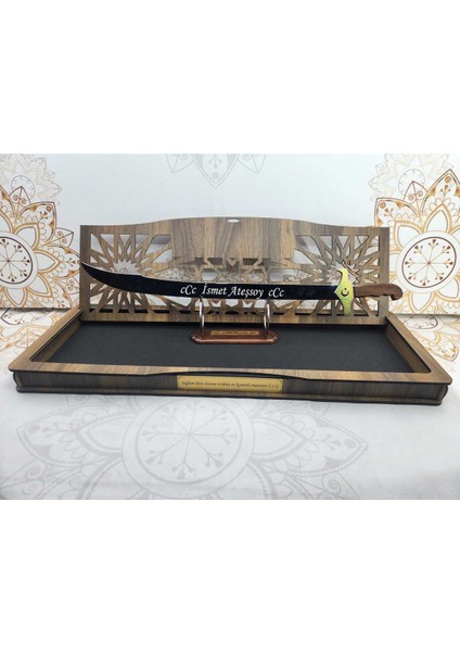 Dekoratif Hediye Zülfikar Kılıç Kutu ve Stantlı Gümüş Renk Krom Kaplamalı Lazer Isim Yazılı modelleri