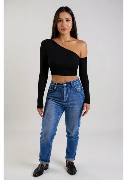 Kadın Siyah Tek Omuz Detaylı Uzun Kol Crop Top Bluz – Şık, Rahat ve Kolay Kombinlenebilir