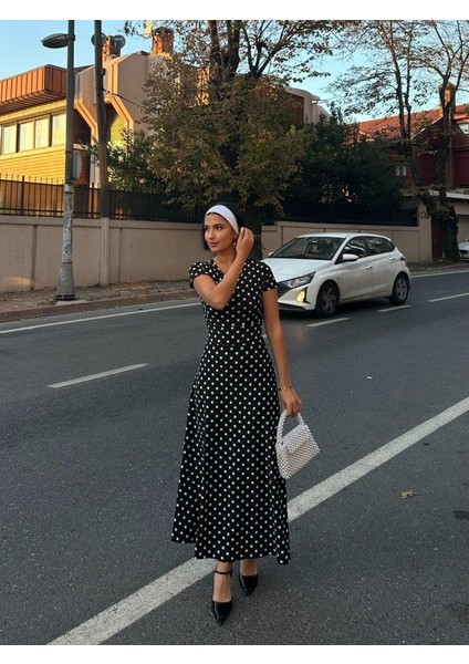 Kadın Kısa Kollu Bisiklet Yaka Puantiyeli Maksi Örme Krep Elbise modelleri