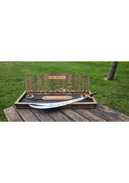 Dekoratif Hediye Zülfikar Kılıç Kutu ve Stantlı 57 cm Gümüş Renk fırsatları