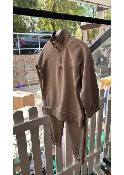 Lacıel Parıs Dik Yaka Kabartma Logolu Çocuk Takım modelleri