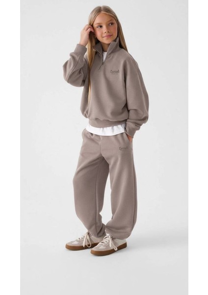 Lacıel Parıs Dik Yaka Kabartma Logolu Çocuk Takım fırsatları