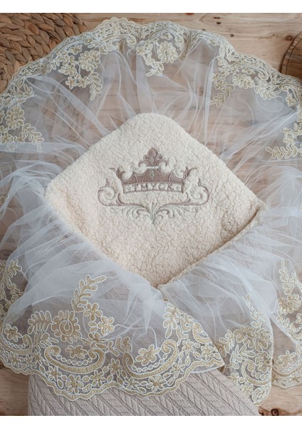 Yenidoğan Kuzulu Taç Nakış Güpürlü Fiyonklu Duvaklı Prizma Taş Unisex Kundak Bebek Battaniyesi fırsatları