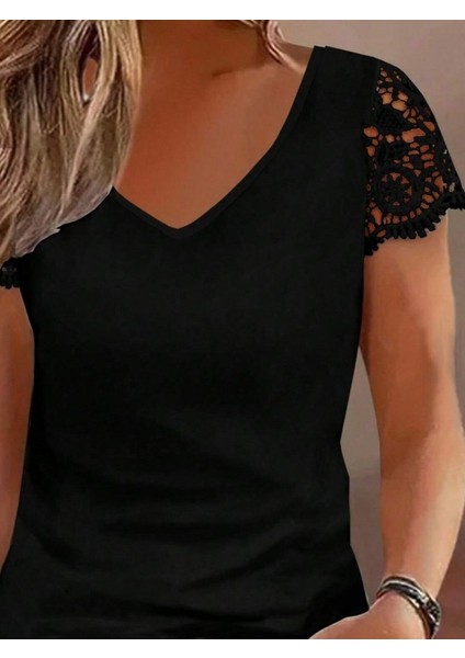 Kadın Kısa Kollu V Yakalı Dantel Detaylı Viskon Bluz