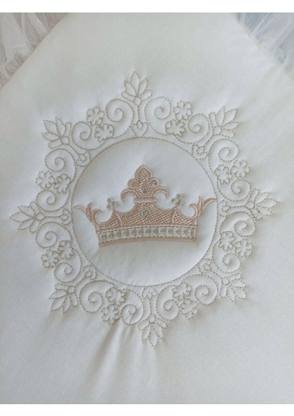 Yenidoğan Sahra Taç Nakışlı Plazma Taşlı Güpürlü Fiyonklu Duvaklı Trilüks Kundak Bebek Battaniyesi indirimleri