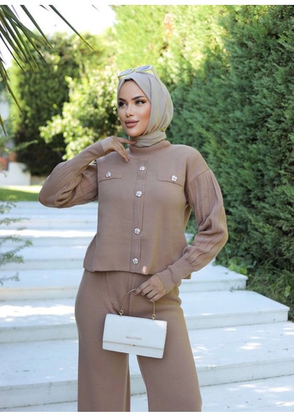 Taş Düğmeli Ikili Triko Takım Vizon fiyatları