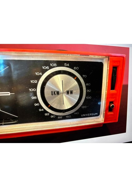 Universum Radyolu Saat 22 cm 9 cm 9 cm Ölçülerinde - Çalışır Durumda - Elektrikli indirimleri