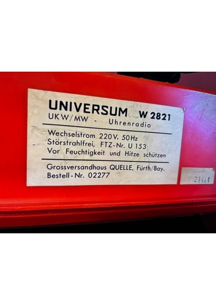 Universum Radyolu Saat 22 cm 9 cm 9 cm Ölçülerinde - Çalışır Durumda - Elektrikli
