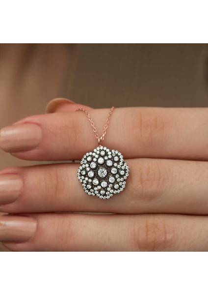 925 Ayar Gümüş Çiçek Desenli Elmas Montür Kolye T5099 modelleri