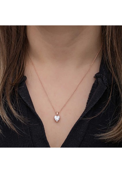 925 Ayar Gümüş Rose Beyaz Taşlı Kalpli Kadın Kolye T8607 fiyatları