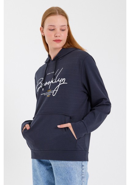 Süperlife Kadın Kapşonlu Regular Fit El Yazılı Brooklyn Baskılı Ince Sweatshirt SPR23SWK361