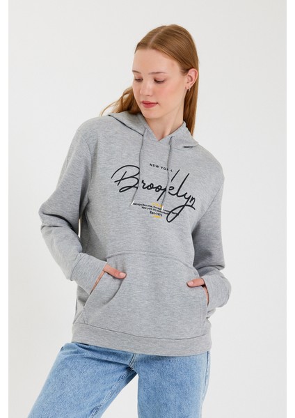 Süperlife Kadın Kapşonlu Regular Fit El Yazılı Brooklyn Baskılı Ince Sweatshirt SPR23SWK361