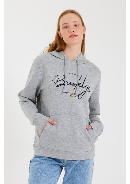Süperlife Kadın Kapşonlu Regular Fit El Yazılı Brooklyn Baskılı Ince Sweatshirt SPR23SWK361 fırsatları