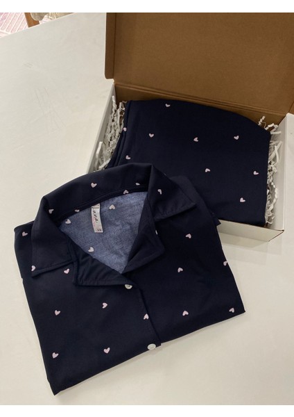 Kadın Mia Kumaş Doku Lacivert Kalp Desen Ön Düğmeli Kısa Kollu Pijama Takımı