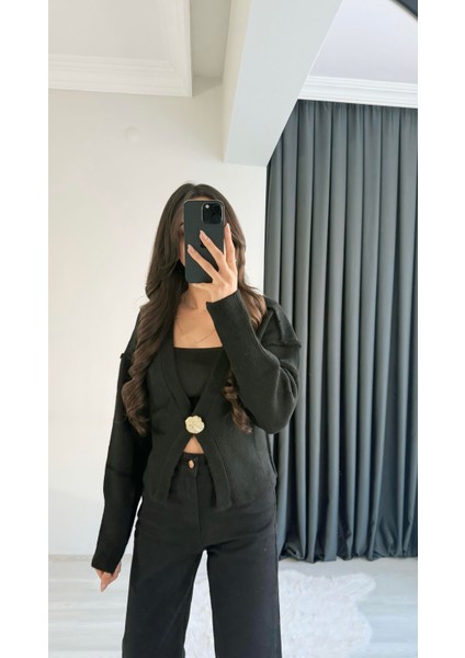 Liente Gold Düğme Detaylı Siyah Hırka fırsatları