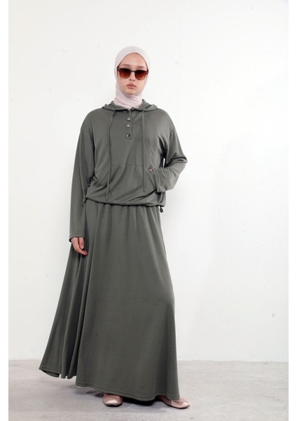 Kadın Önü Çıtçıt Pat Detaylı Kanguru Cepli Kapüşonlu Tesettür Etekli Takım Haki fırsatları