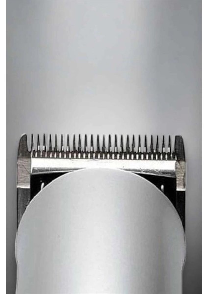 Erkeklere Özel Şarjlı Saç ve Sakal Kesme Tıraş Makinesi Seti