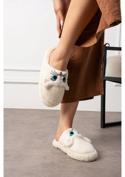 Sevimli Kedi Figürlü Ev Terliği Yumuşak Peluş Ses Yapmaz Kaymaz Hafif Tabanlı Ev Terliği modelleri