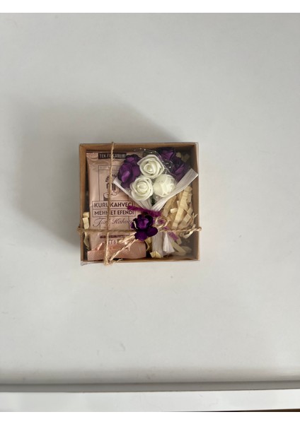 Sevgiliye Özel Günlerinizde Sevdiklerinize Hediye Edebiliceğiniz 10 Adet Cicek ve Kahveden Oluşan Kraft Kutular fiyatları