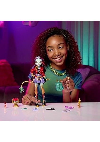 High Jinafire Long™ Monster High Jinafire Long Bebek, Köpekçiği Cloudy 'yun Yun' ve 7 Aksesuar HYV58 fiyatları