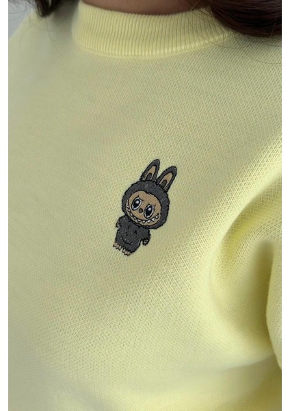 Labubu Işlemeli Oversize Yumuşak Dokulu Triko Kazak AW25KZ0045 fiyatları