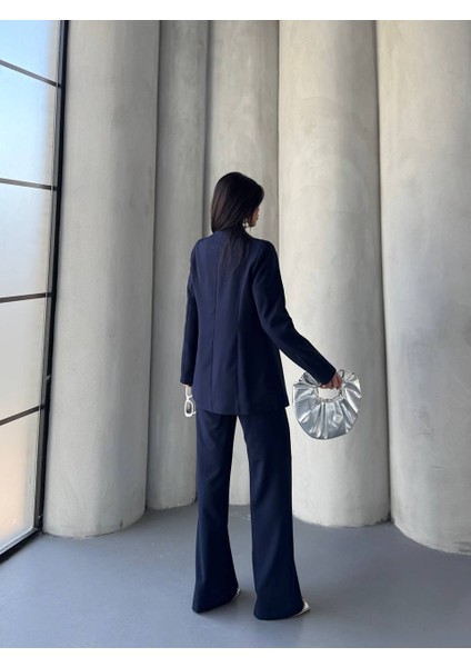 Kadın Takım Elbise Kemerli Ceket Düz Paça Pantolon modelleri