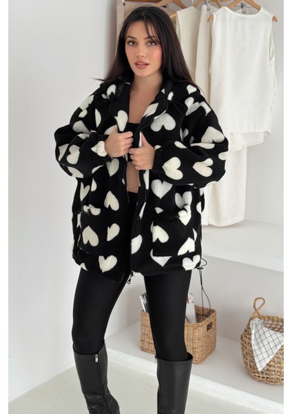 Kadın Oversize Kalp Desenli Polar Mont – Sıcak & Iddialı Stil